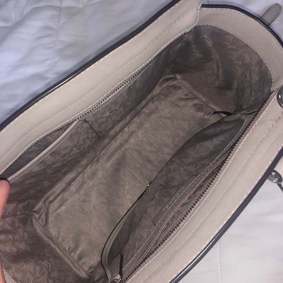 Gray Michael Kors Selma satchel - Picture 3 of 3